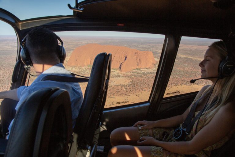 Vol en hélicoptère de 15 minutes au-dessus d’Uluru