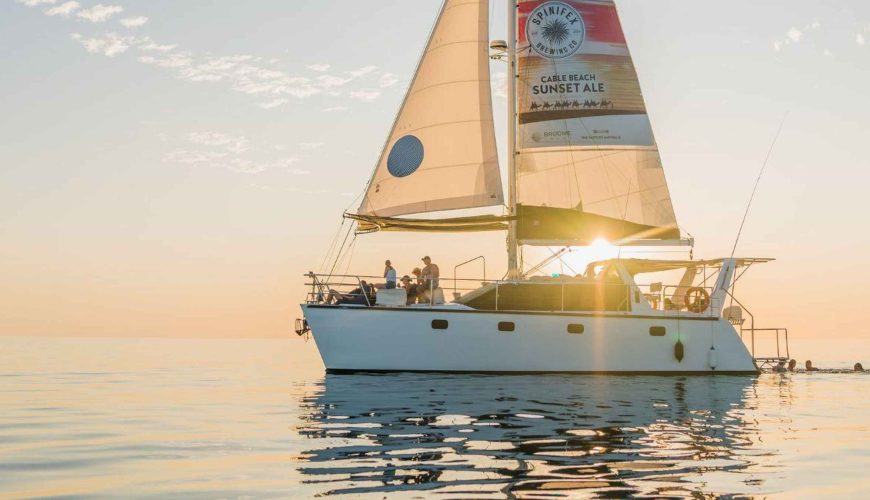 Croisière au coucher du soleil en catamaran à Broome, avec canapés et filet de baignade